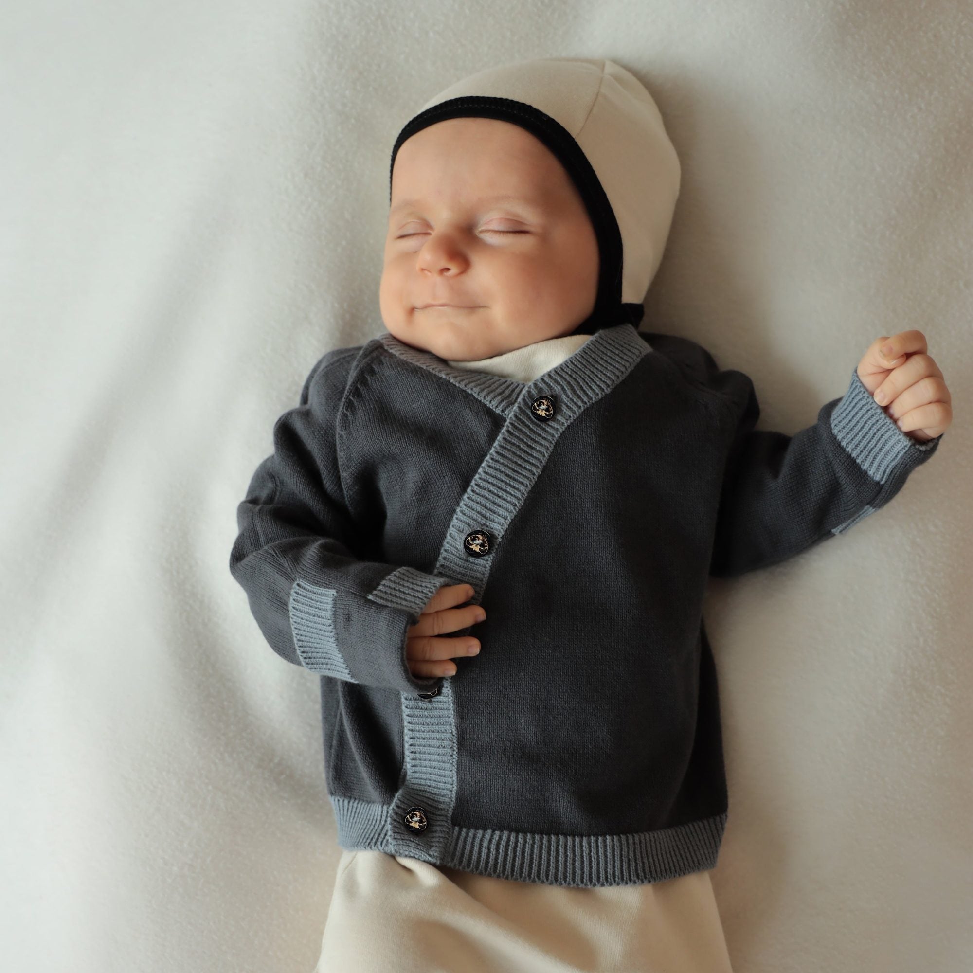 Organic Cotton Knitted Newborn Baby 3-pieces Set – view 3 – Infantium Victoria
