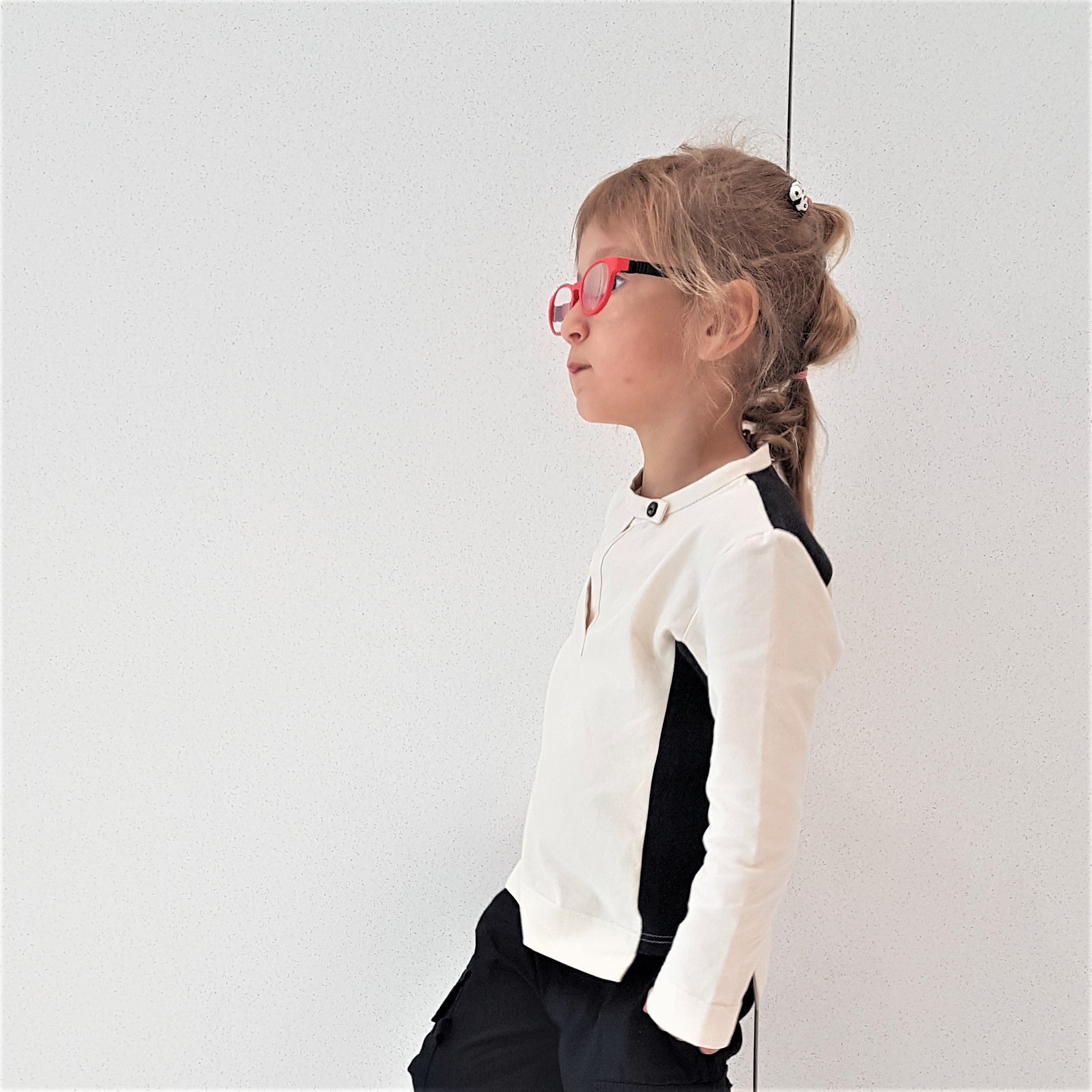 Off-White Top with Contrast Elements – view 2 – Infantium Victoria