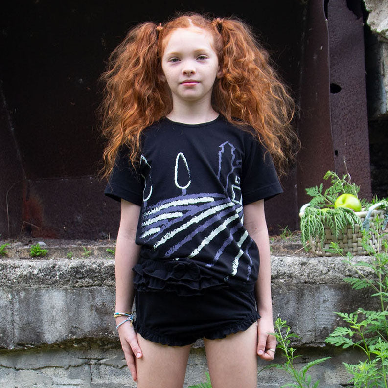 Short Sleeve Black T-Shirt with Toscana Print – view 3 – Infantium Victoria
