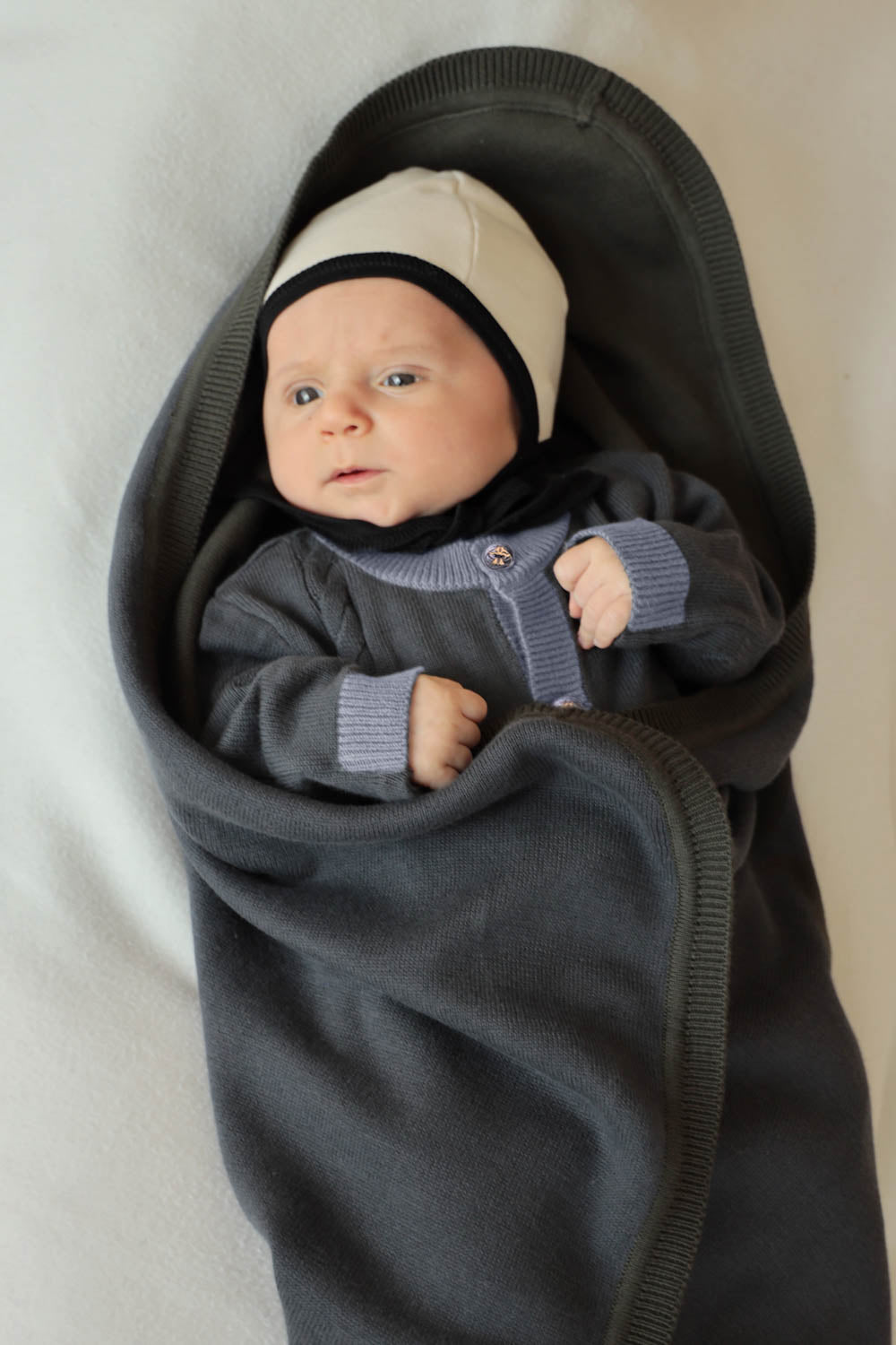 Organic Cotton Knitted Newborn Baby 3-pieces Set – view 4 – Infantium Victoria