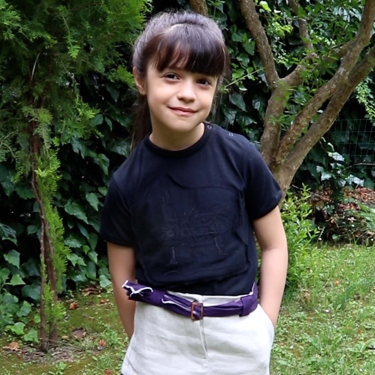 Kids Black T-Shirt with Appliqué – view 2 – Infantium Victoria